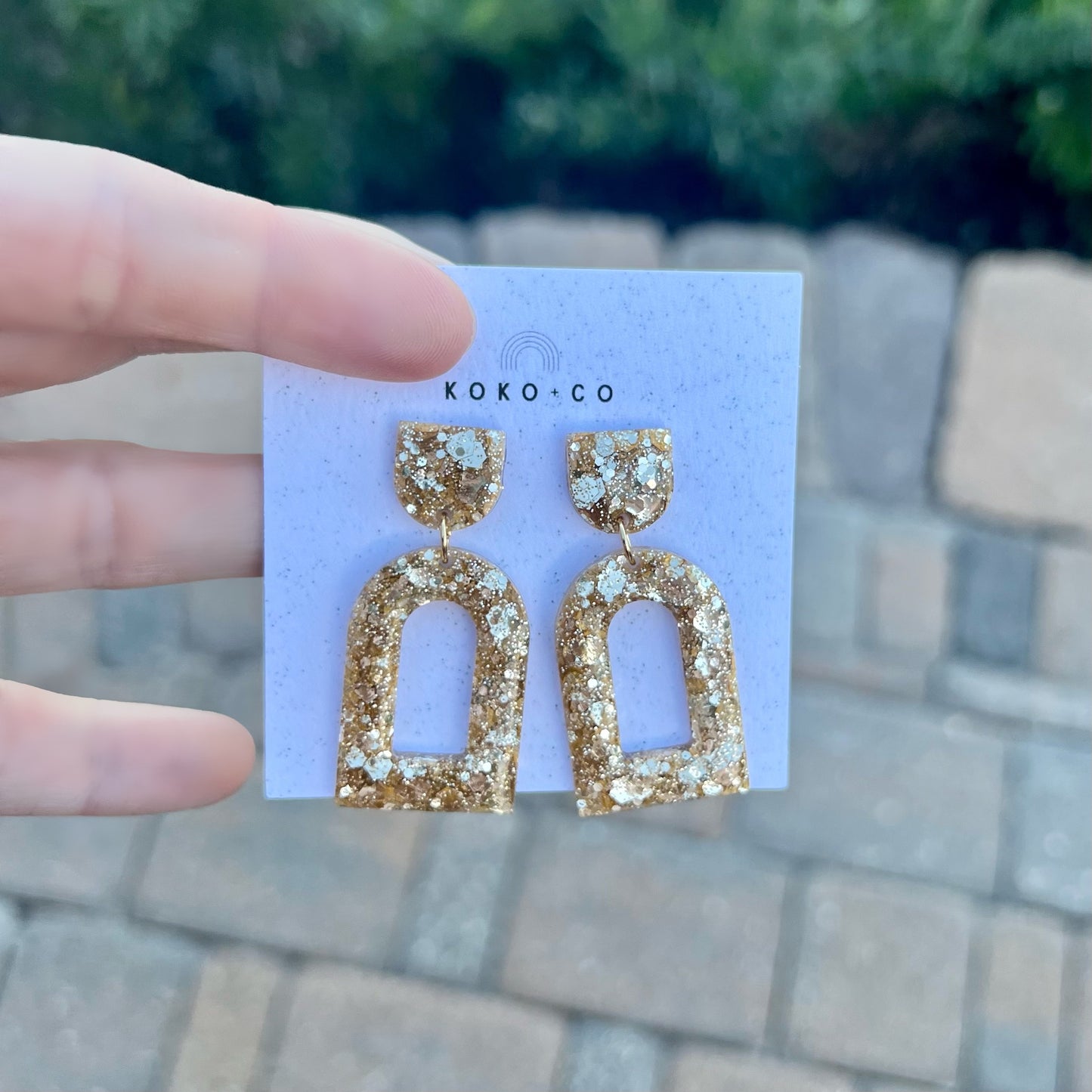Arched Earrings in Luxury Gold